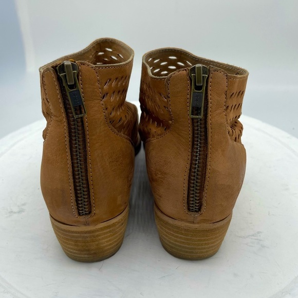 Anthropologie-Seychelles Waypoint Ankle  Boots, Real Perforated Leather - Picture 4 of 7